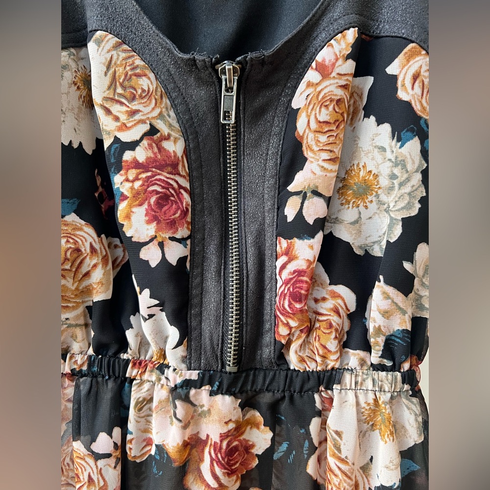 Skulls and Roses - Picture 4 of 6
